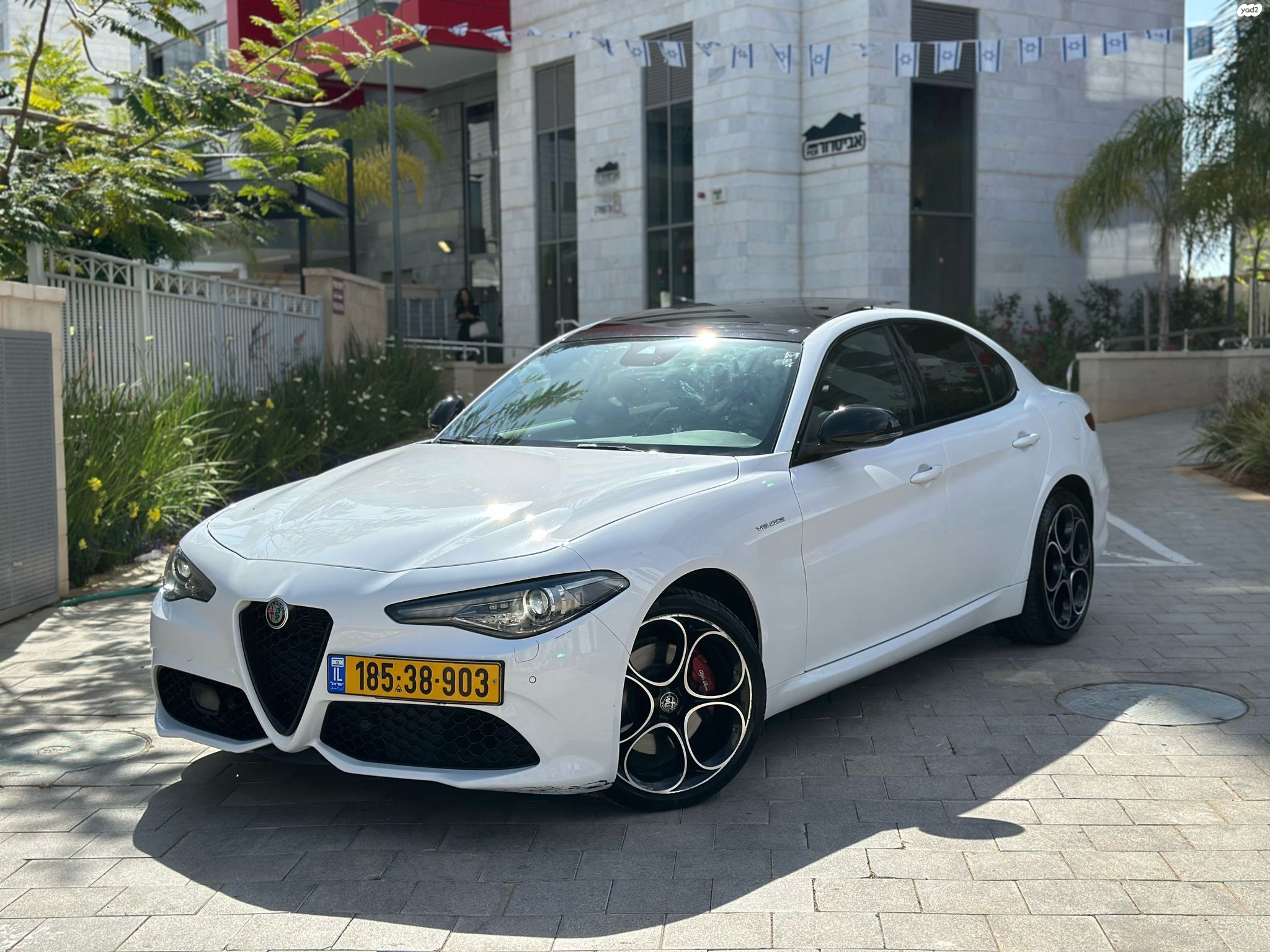 מודעת רכב אלפא רומיאו ג'וליה