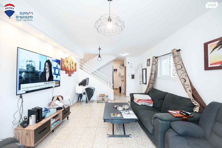 דו משפחתי, הקורל, בנימינה גבעת עדה