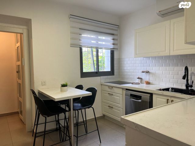 דירת גן, שדרות הרצל, נאות שמיר, יבנה