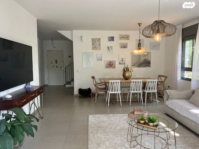 דירת גן, שדרות הרצל, נאות שמיר, יבנה