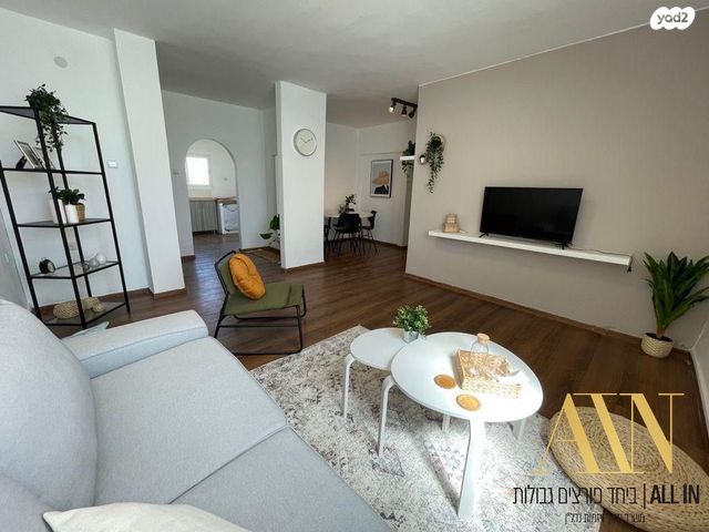 שדרות יגאל אלון 502