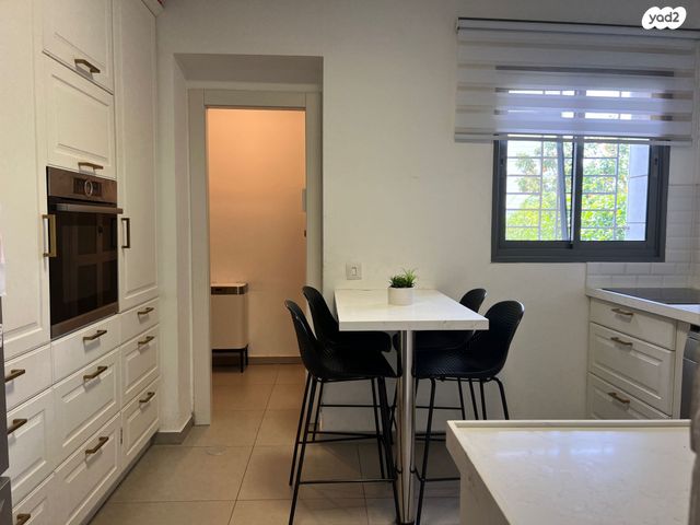 דירת גן, שדרות הרצל, נאות שמיר, יבנה