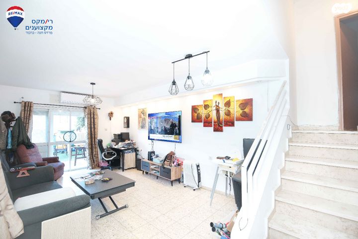 דו משפחתי, הקורל, בנימינה גבעת עדה