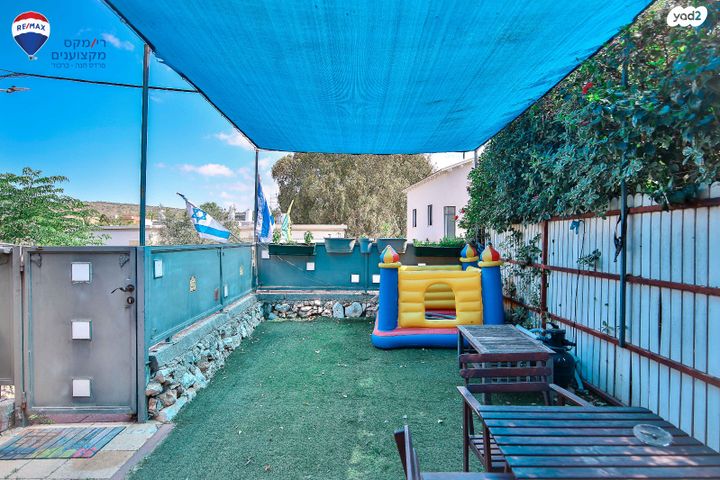 דו משפחתי, הקורל, בנימינה גבעת עדה