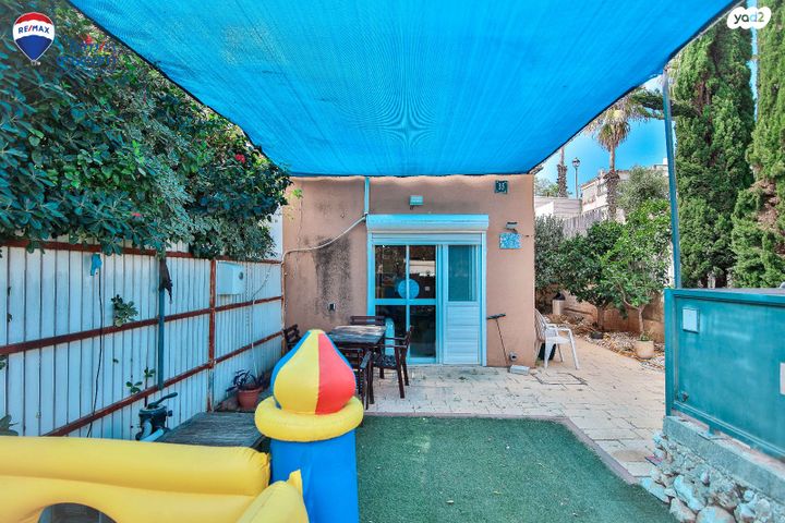 דו משפחתי, הקורל, בנימינה גבעת עדה