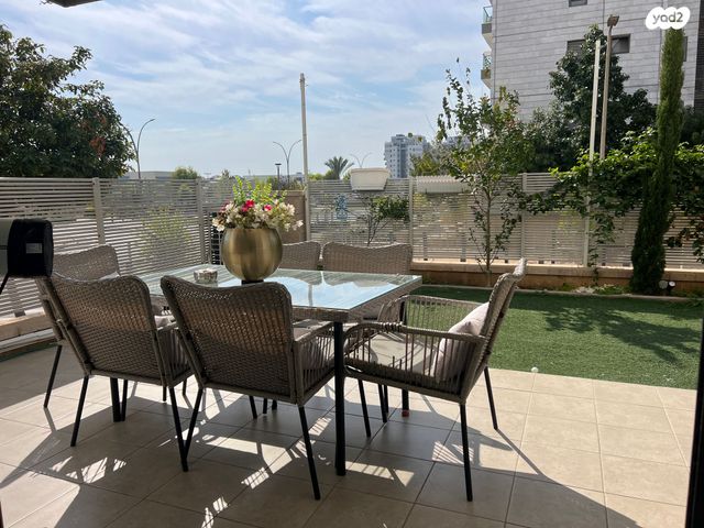 דירת גן, שדרות הרצל, נאות שמיר, יבנה