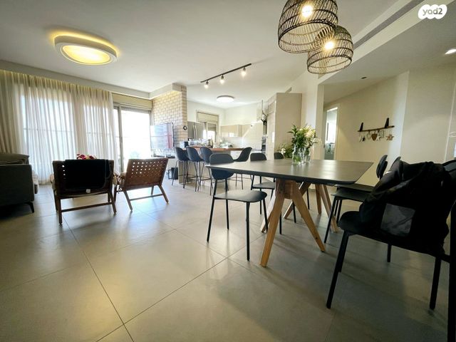 דירה, עוזי חיטמן, קרית אילון, חולון