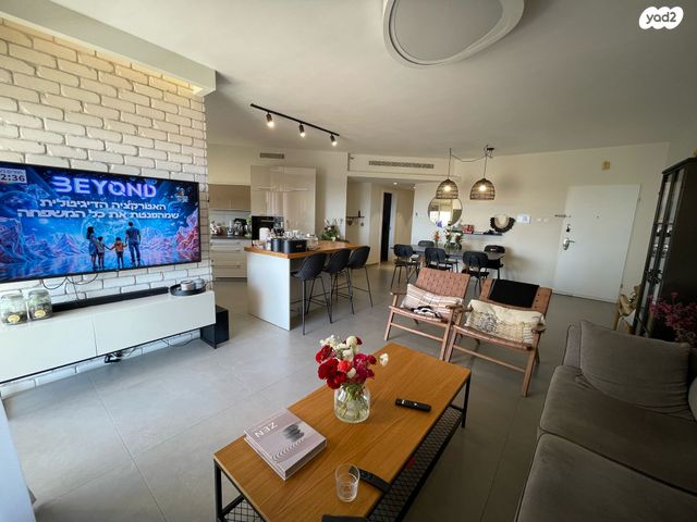 דירה, עוזי חיטמן, קרית אילון, חולון