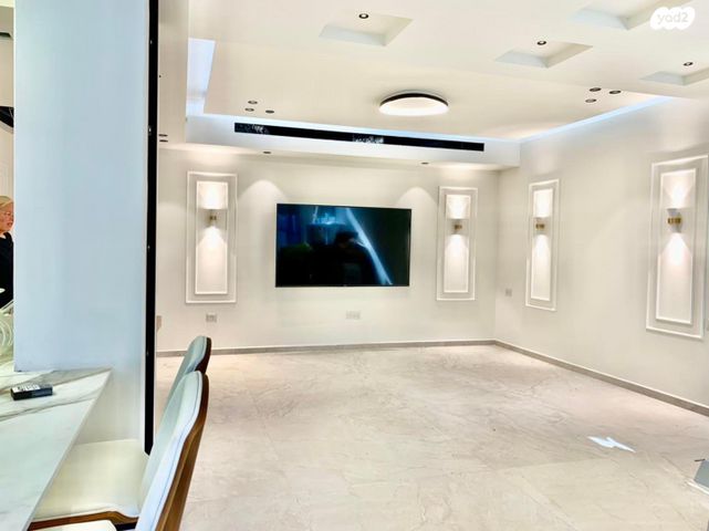 דירת גן, יהושע טהון, מפדה אזרחי, חולון