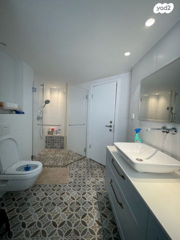 דירה, עוזי חיטמן, קרית אילון, חולון