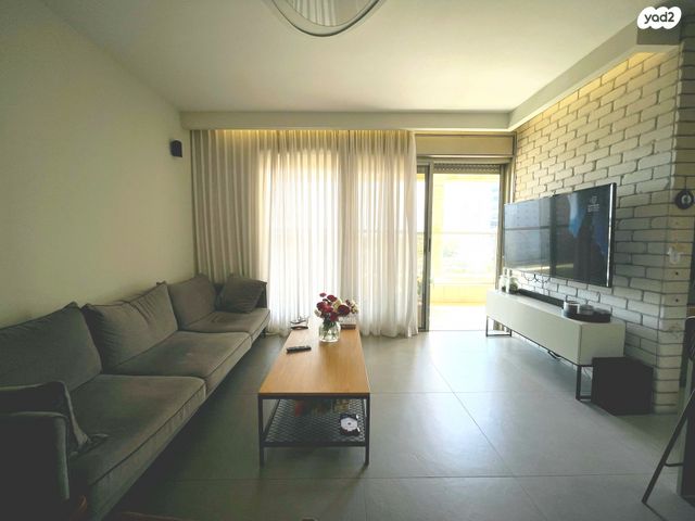 דירה, עוזי חיטמן, קרית אילון, חולון