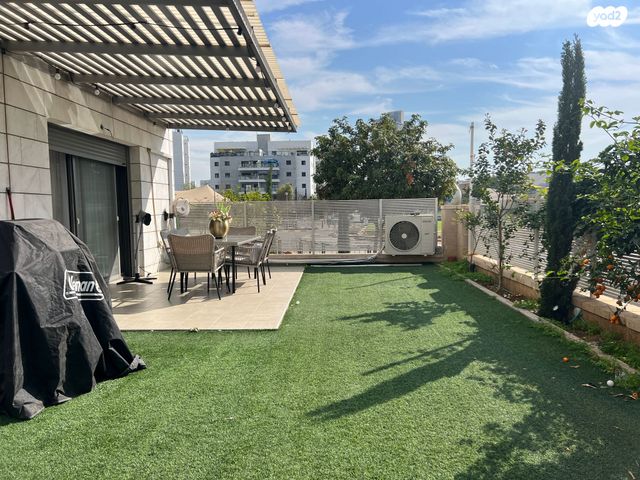 דירת גן, שדרות הרצל, נאות שמיר, יבנה