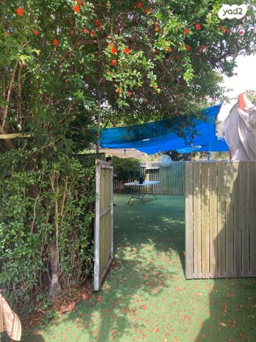 מגרשים, חבצלת, רחובות