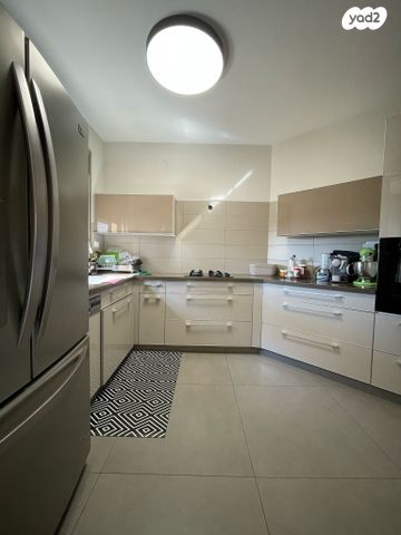 דירה, עוזי חיטמן, קרית אילון, חולון