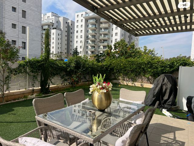 דירת גן, שדרות הרצל, נאות שמיר, יבנה