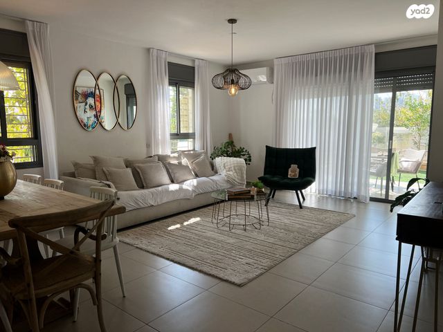 דירת גן, שדרות הרצל, נאות שמיר, יבנה