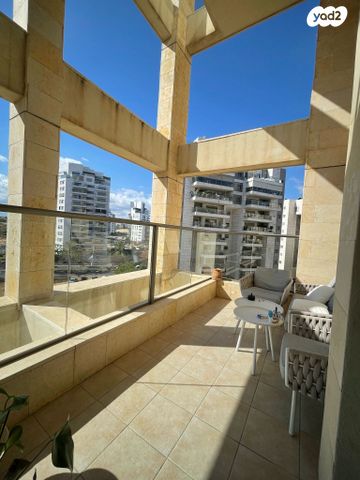 דירה, עוזי חיטמן, קרית אילון, חולון