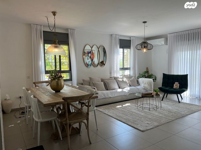 דירת גן, שדרות הרצל, נאות שמיר, יבנה