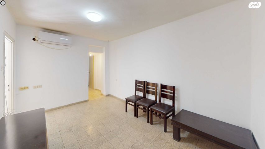 דירה, נתן אלבז, הראשונים, שלומי