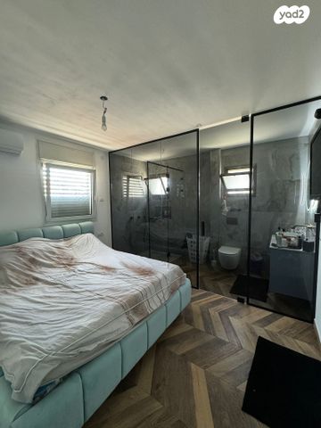 דופלקס, קרית עקרון