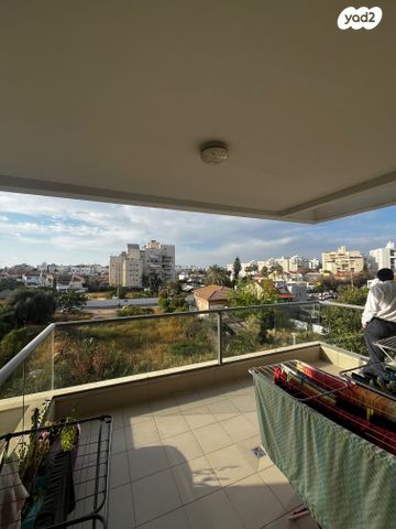 דירה, הרמן חיים קאופמן, רחובות