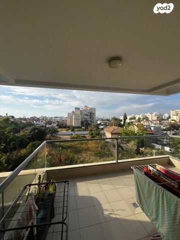 דירה, הרמן חיים קאופמן, רחובות