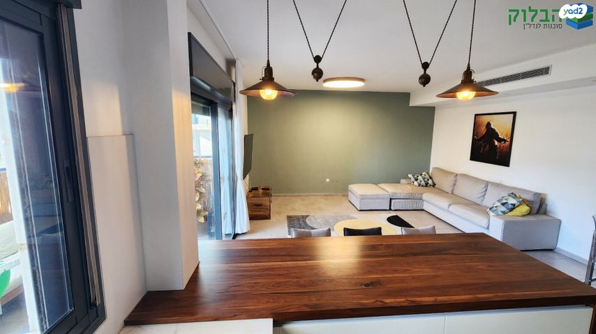 מודעת נכס, חיים חפר, הרקפות, ראשון לציון