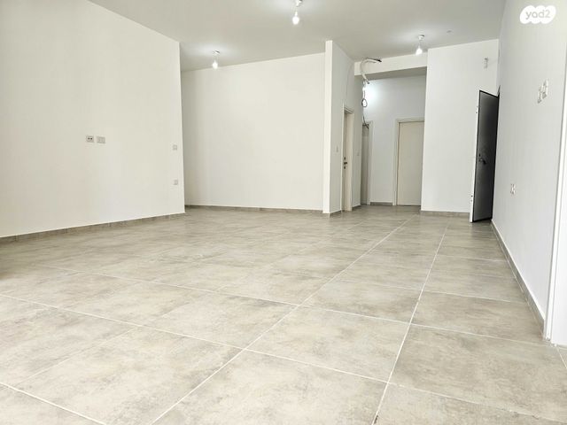 דירה, ג'סר א זרקא