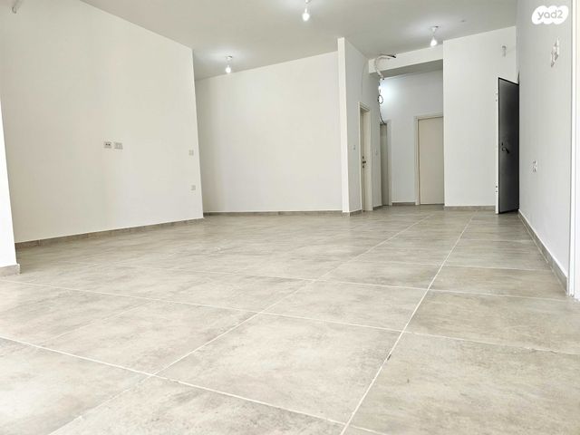 דירה, ג'סר א זרקא