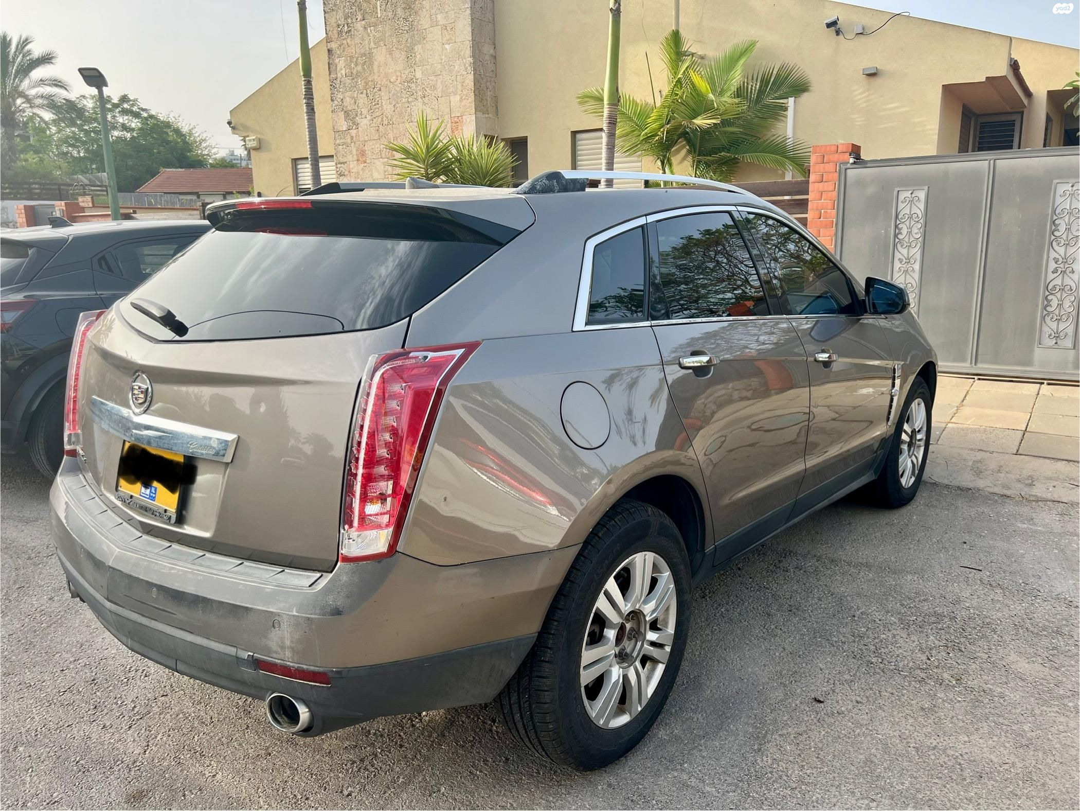 מודעת רכב קאדילק SRX