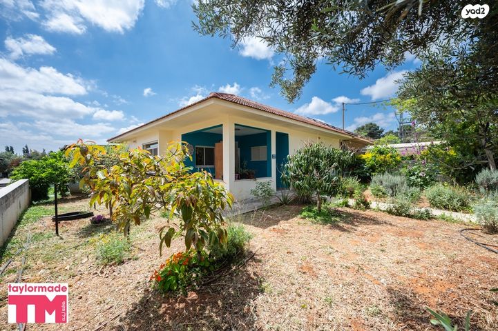 דו משפחתי, פרדס חנה כרכור