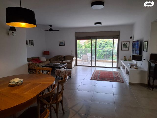 דירה, אבן יהודה