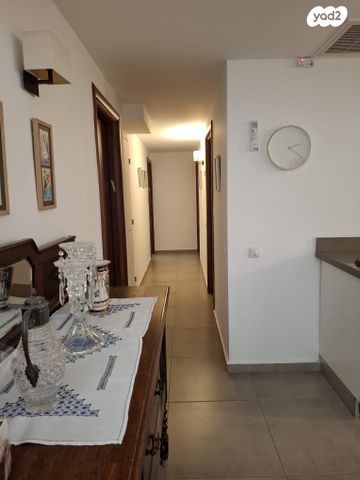 דירה, אבן יהודה