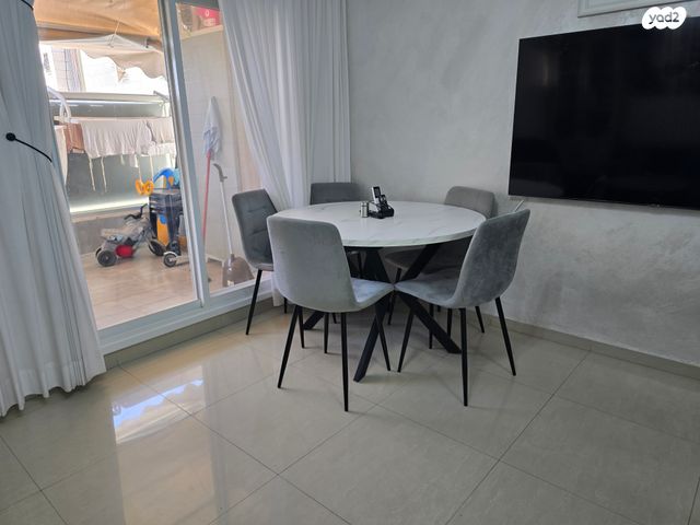 דירה, ככר יהלום, שאר העיר, מעלה אדומים