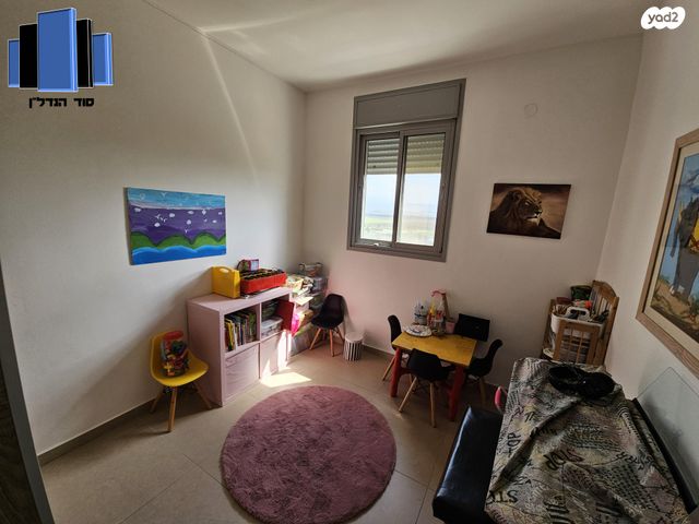 דירה, אהוד מנור, קרית ביאליק