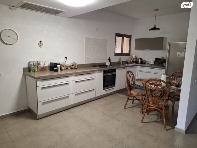 דירה, אבן יהודה