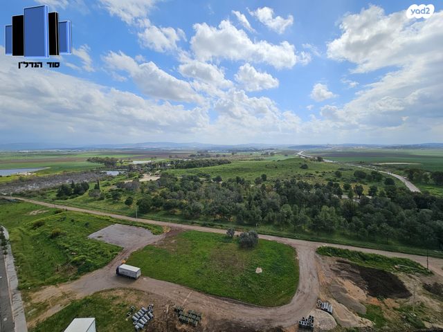 דירה, אהוד מנור, קרית ביאליק