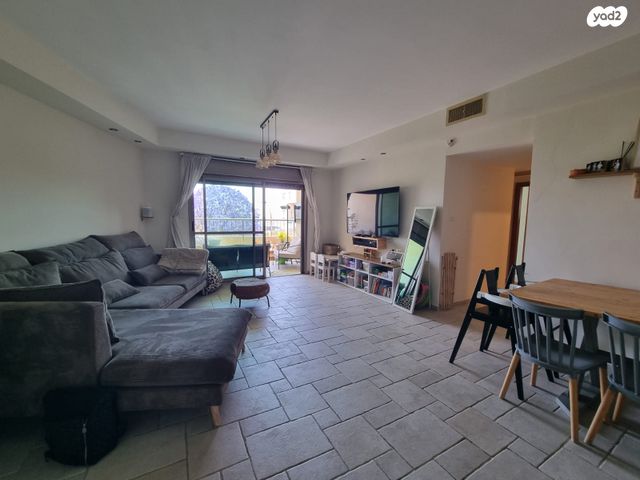 דירה, חרצית, הפרחים, מודיעין מכבים רעות