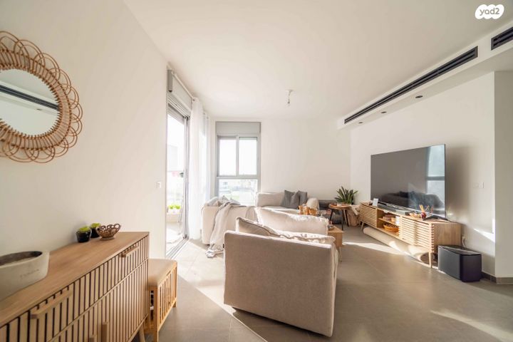 דירה, אפרים קציר, מורשת, מודיעין מכבים רעות