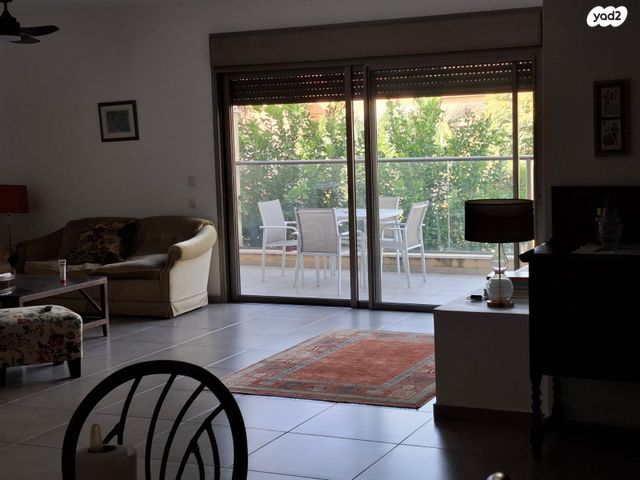 דירה, אבן יהודה