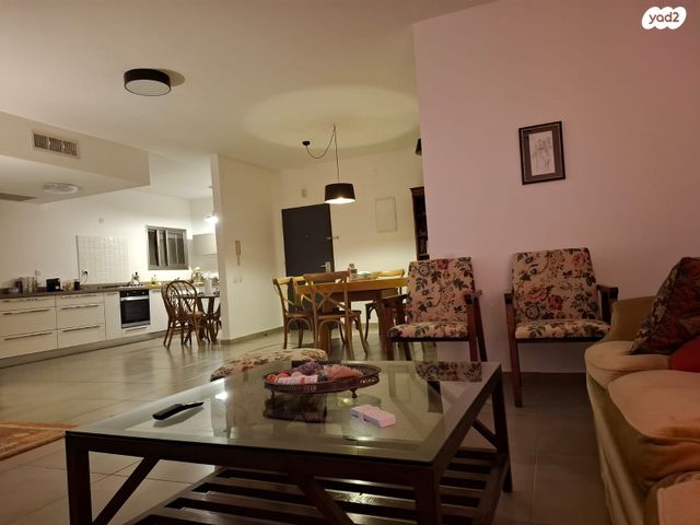 דירה, אבן יהודה