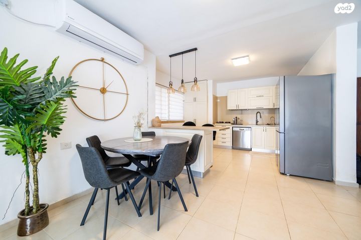 דירה, שיכון מפ"ם, פתח תקווה