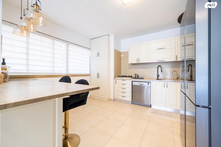 דירה, שיכון מפ"ם, פתח תקווה