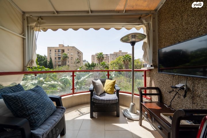 דירה, שיכון מפ"ם, פתח תקווה