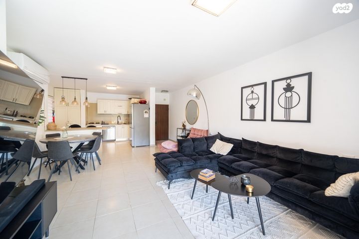 דירה, שיכון מפ"ם, פתח תקווה