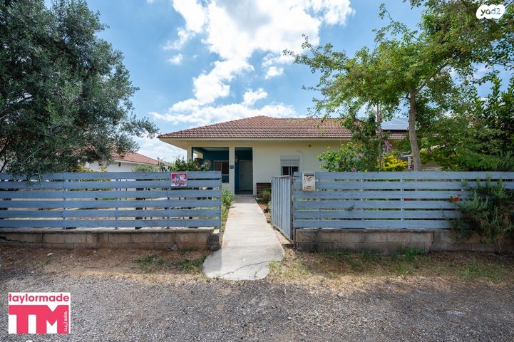 דו משפחתי, פרדס חנה כרכור