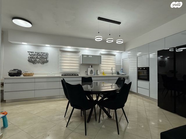 גג/ פנטהאוז, הבעש"ט, נאות רחל, חולון