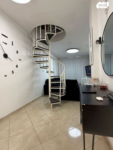 גג/ פנטהאוז, הבעש"ט, נאות רחל, חולון