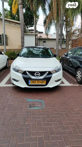 ניסאן מקסימה