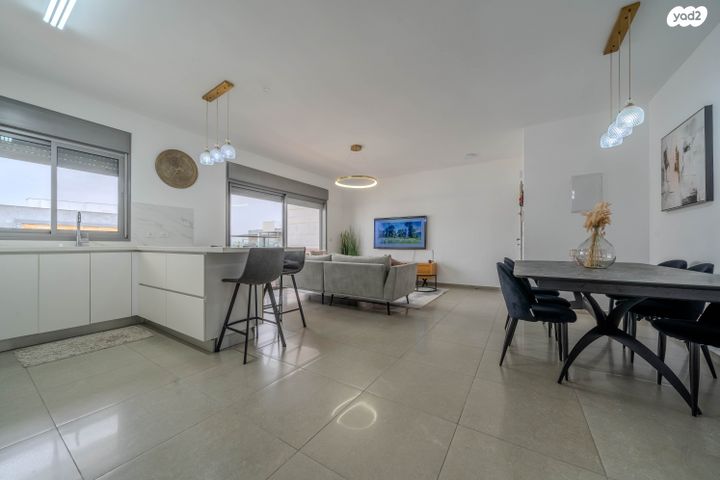 דירה, לוטם 12, הפרחים, חריש